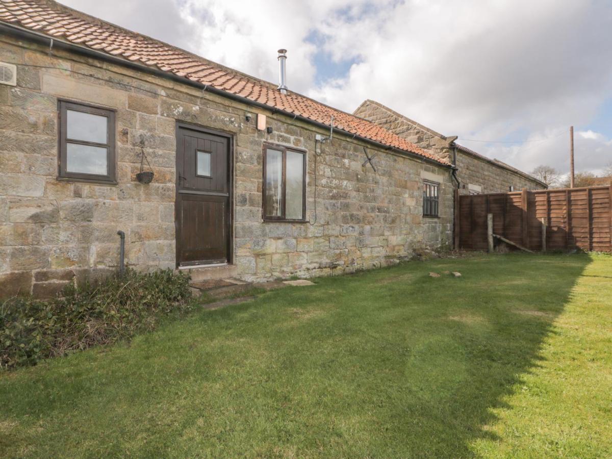 Stable Cottage Staintondale Exterior photo